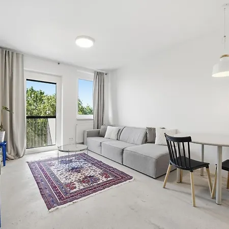 아파트 Sunny Minimalist Flat With Balcony