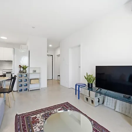 Sunny Minimalist Flat With Balcony Apartmán *