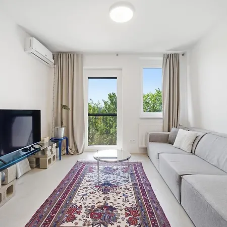 아파트 Sunny Minimalist Flat With Balcony 브라티슬라바