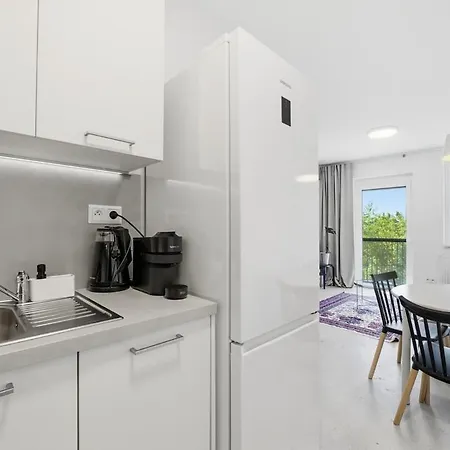 Sunny Minimalist Flat With Balcony Apartmán *