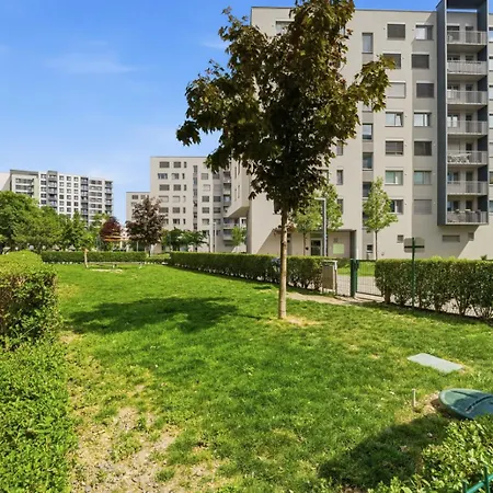 Sunny Minimalist Flat With Balcony Apartmán *